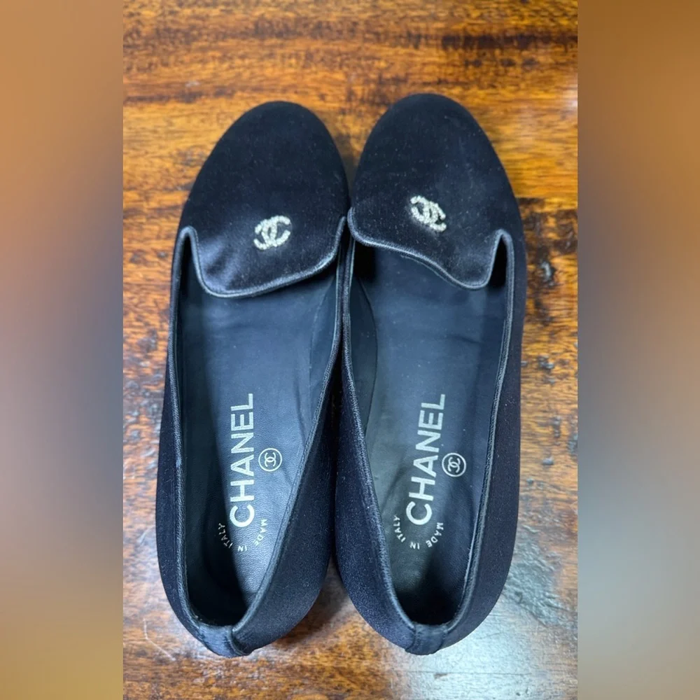 Chanel Satin Flats with Pearls on Heels - Picture 6 of 16